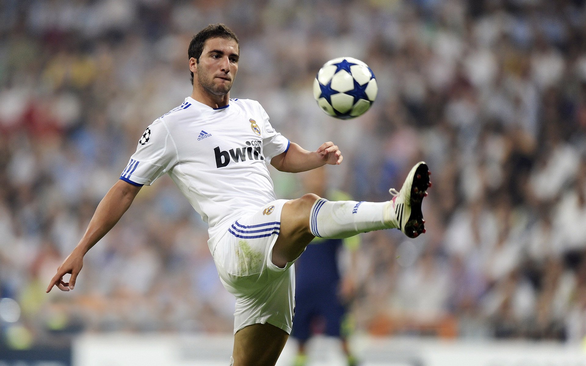 开云体育中国官网-双星闪耀,当压哨绝杀遇见抢七主宰—体育史上的唯一性瞬间